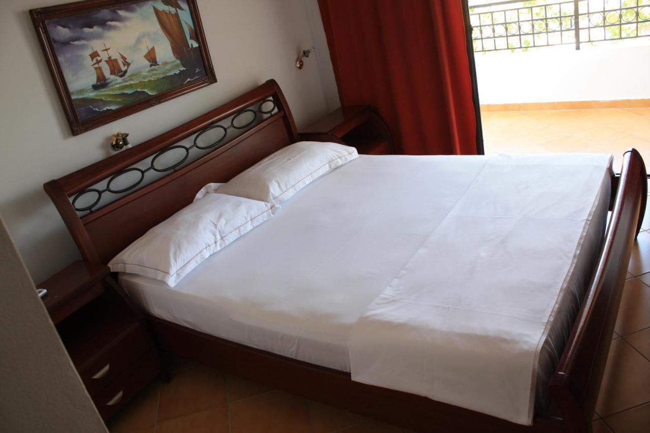 Kanina Hotel&Hostel Sarande Ngoại thất bức ảnh