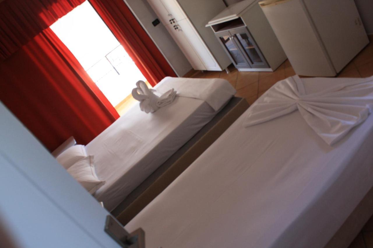 Kanina Hotel&Hostel Sarande Ngoại thất bức ảnh