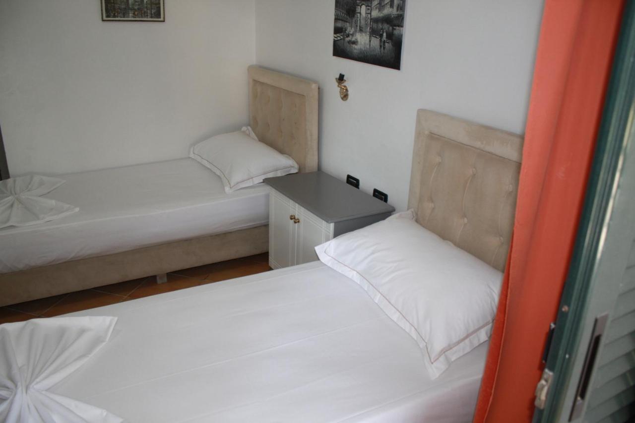Kanina Hotel&Hostel Sarande Ngoại thất bức ảnh