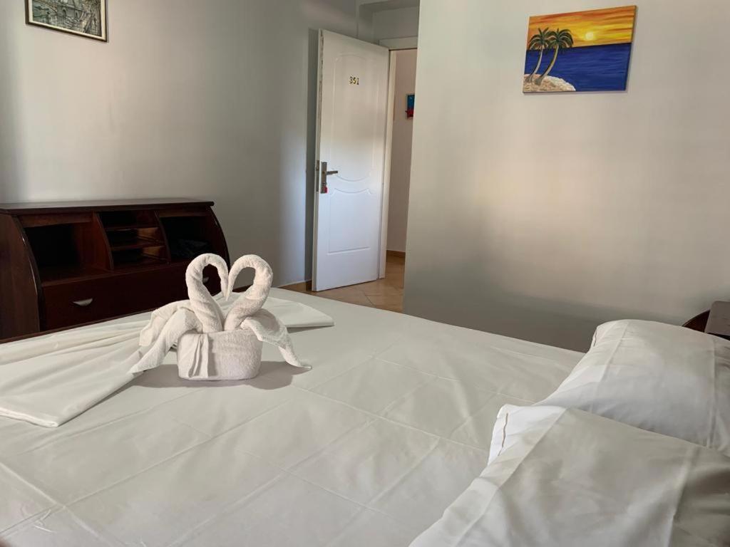 Kanina Hotel&Hostel Sarande Ngoại thất bức ảnh